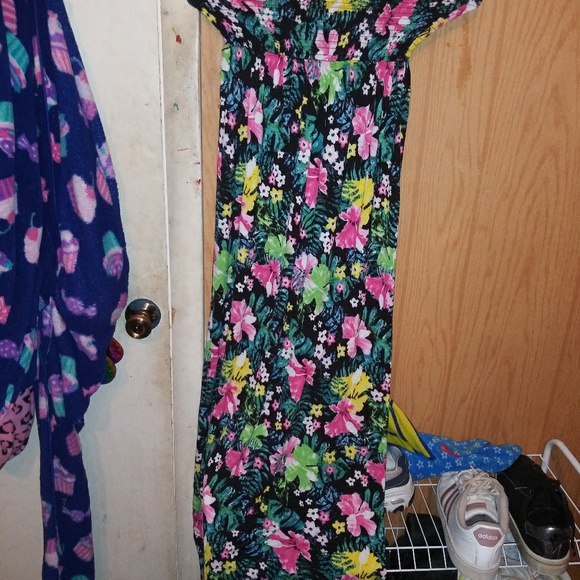 Dress - Picture 3 of 4